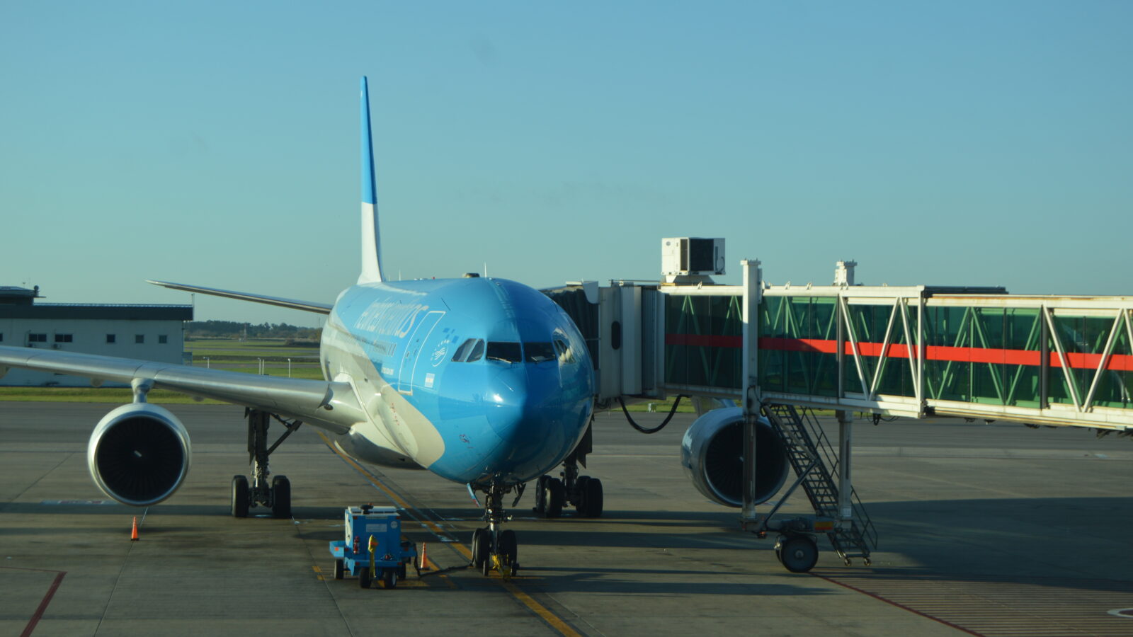 Tarjeta American Express junto a pasaje de Aerolíneas Argentinas, transferencia Membership Rewards a Aerolíneas Plus.